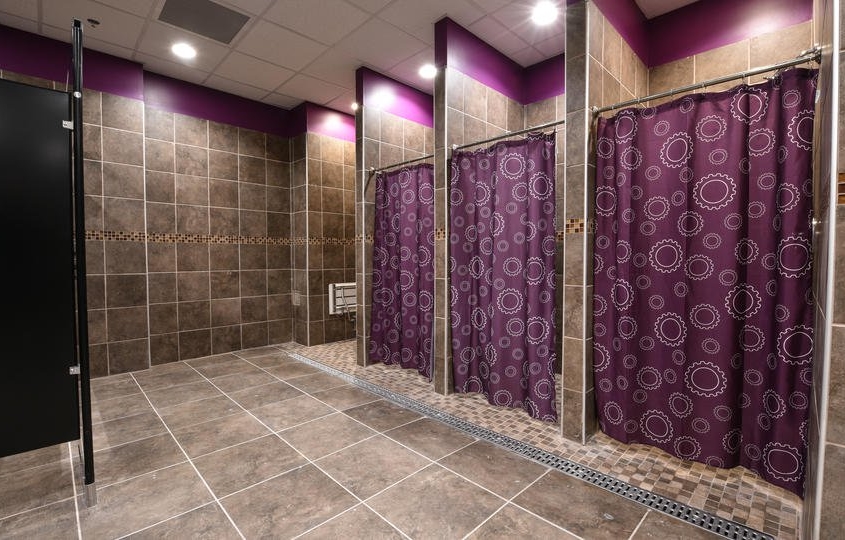 What Gyms Have Showers
